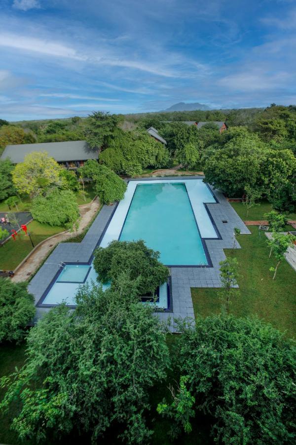 Covanro Sigiriya - Brand New Luxury Hotel מראה חיצוני תמונה